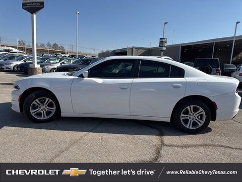 Used 2018 Dodge Charger SXT image 6