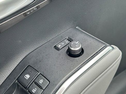 Used 2023 Toyota Highlander Limited AWD/4WD image 29