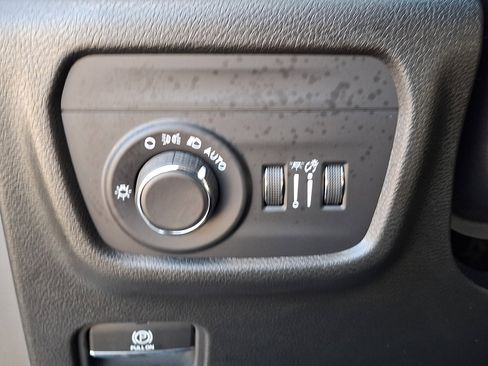 Used 2023 Jeep Grand Cherokee L Altitude image 28