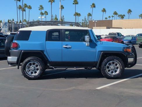Used 2013 Toyota FJ Cruiser 4WD w/ Convenience Pkg image 4