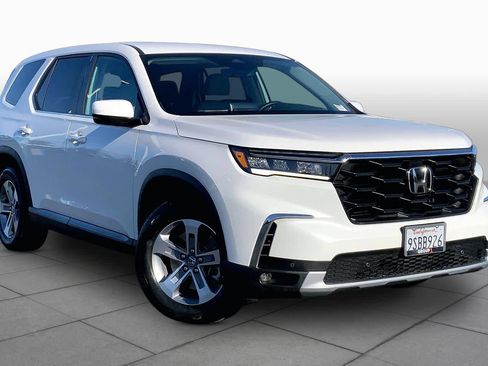 Used 2025 Honda Pilot EX-L image 2