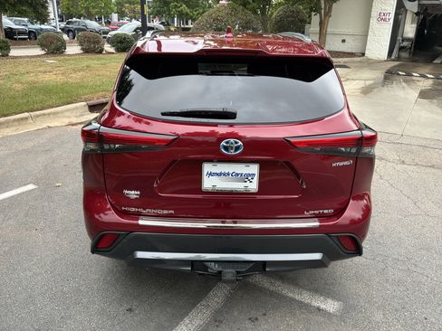 Used 2022 Toyota Highlander Limited FWD image 9