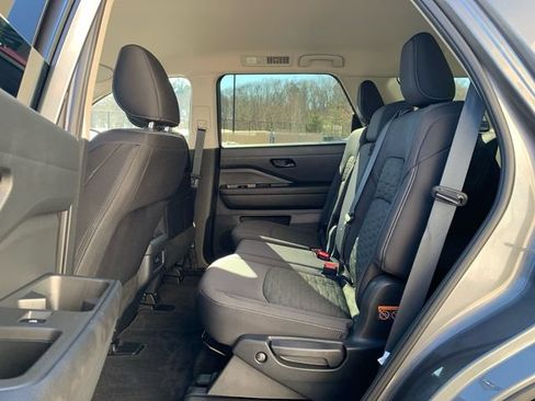 Used 2025 Nissan Pathfinder S AWD/4WD image 17