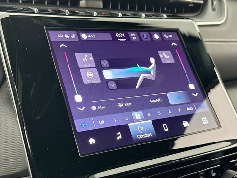 Used 2023 Jeep Grand Cherokee Altitude RWD image 15