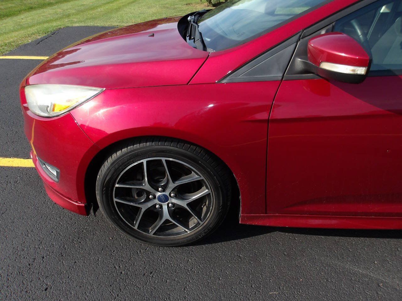 Used 2015 Ford Focus SE w/ SE Sport Package FWD image 32