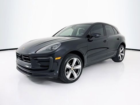 Certified 2025 Porsche Macan AWD/4WD image 1