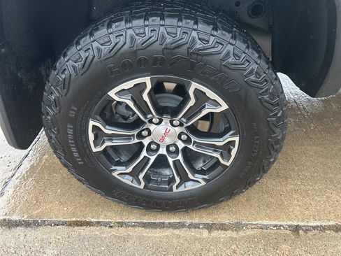 Used 2024 GMC Canyon AT4 w/ AT4 Premium Package image 36