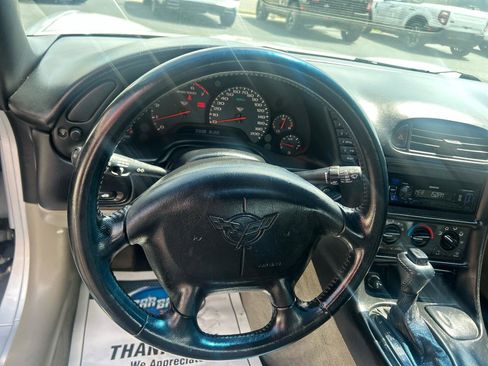 Used 1998 Chevrolet Corvette Convertible RWD image 12