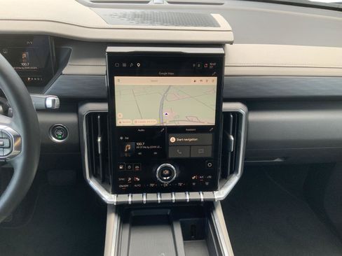 Used 2026 GMC Acadia Elevation w/ Elevation Premium Package AWD/4WD image 32
