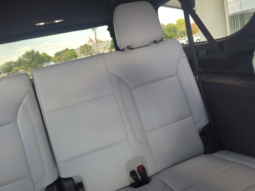 Certified 2026 Chevrolet Suburban Premier AWD/4WD image 18
