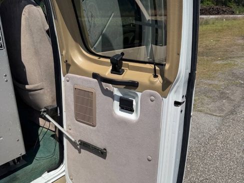 Used 1997 Ford E-150 and Econoline 150 RWD image 21