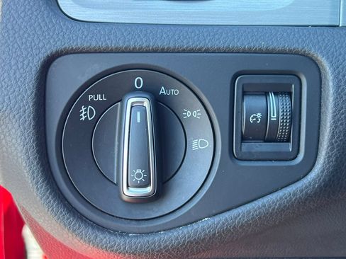 Used 2015 Volkswagen Golf SE w/ Lighting Package FWD image 17