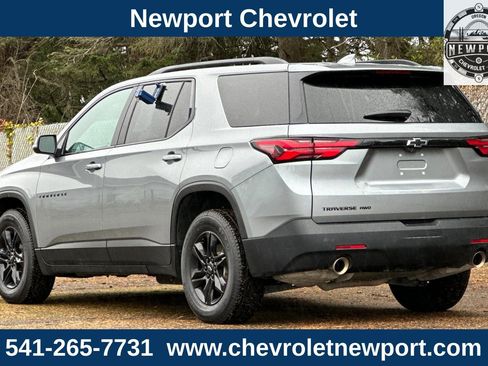 Used 2023 Chevrolet Traverse LT w/ Midnight/Sport Edition image 7