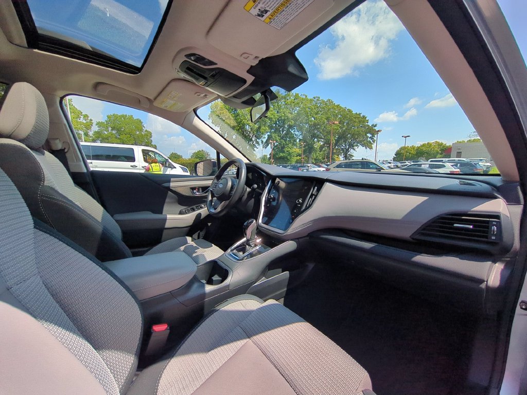 Used 2025 Subaru Outback Premium AWD/4WD image 32