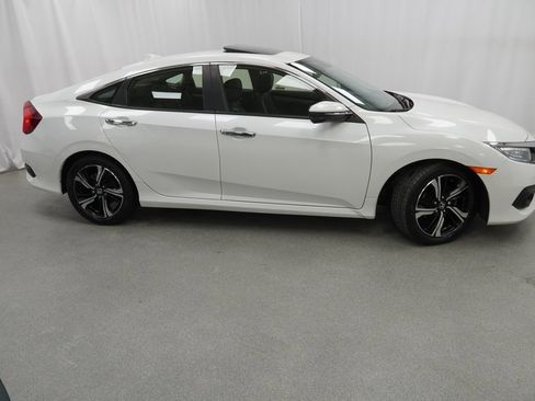 Used 2018 Honda Civic Touring image 9