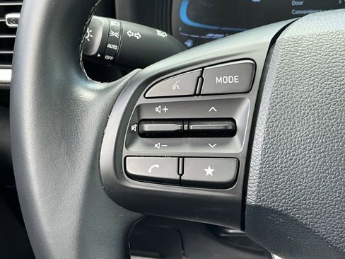 Used 2025 Hyundai Venue SEL FWD image 26
