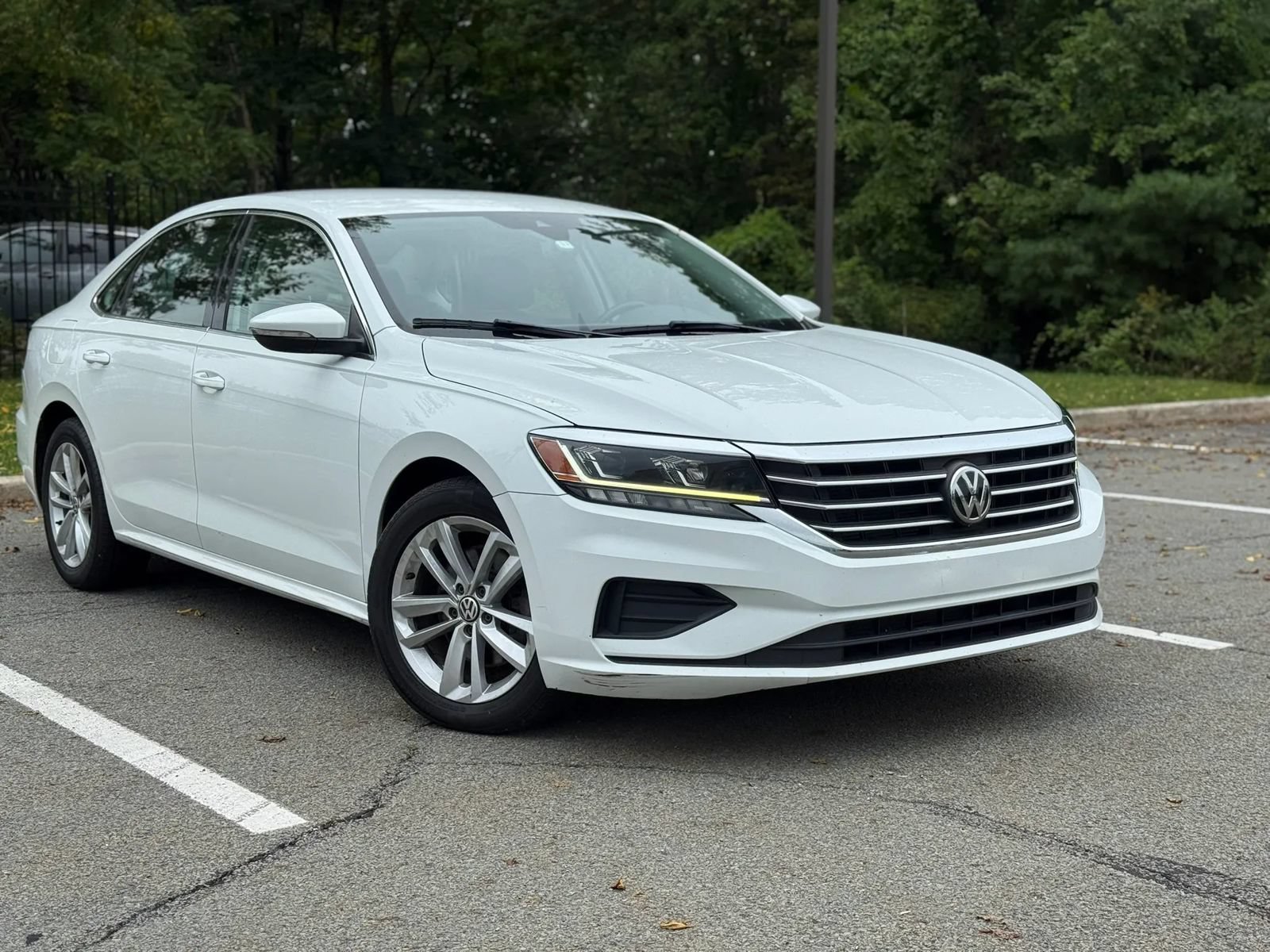 Used 2020 Volkswagen Passat 2.0T SE FWD image 1