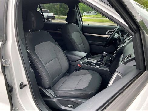 Used 2018 Ford Explorer XLT FWD image 7