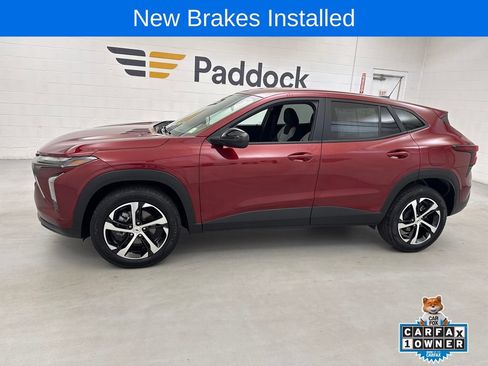 Used 2024 Chevrolet Trax RS FWD image 2
