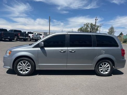Used 2019 Dodge Grand Caravan SXT FWD image 10