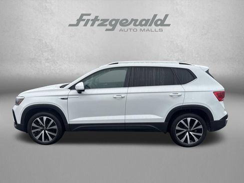 Used 2024 Volkswagen Taos SE FWD image 3