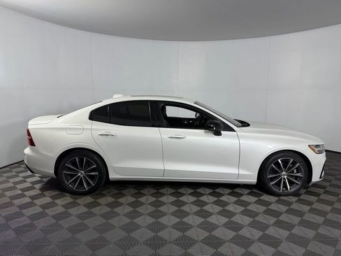 Used 2022 Volvo S60 B5 Momentum image 5