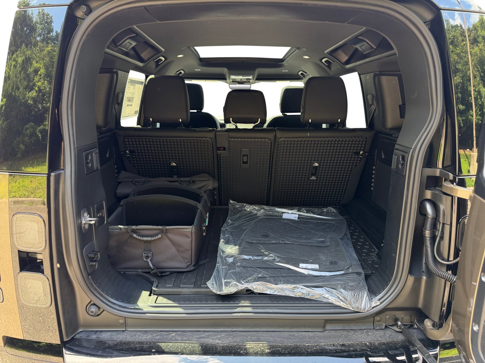 New 2026 Land Rover Defender 110 X-Dynamic SE AWD/4WD image 25
