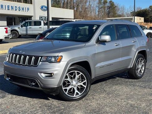 Used 2018 Jeep Grand Cherokee Limited image 2