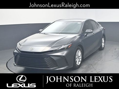Used 2025 Toyota Camry image 5