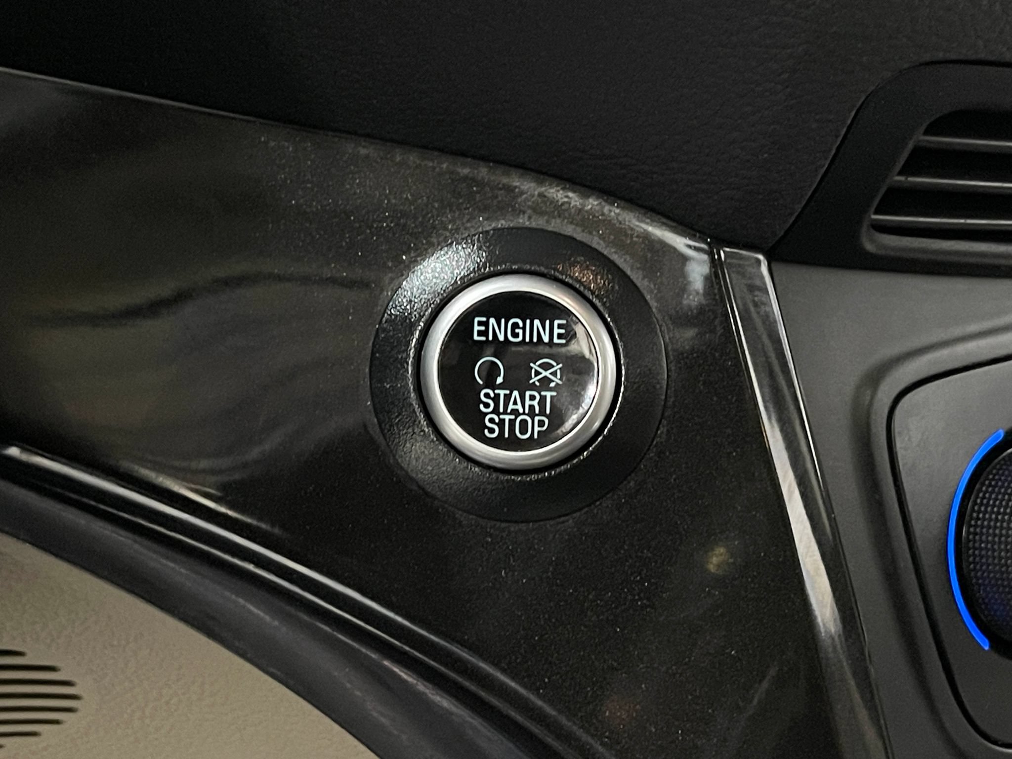 Used 2019 Ford Escape Titanium FWD image 21