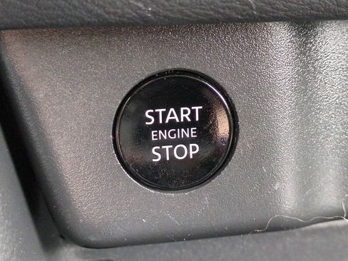 Used 2025 Nissan Rogue SV FWD image 26