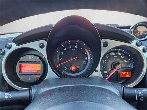 Used 2019 Nissan 370Z Roadster image 10