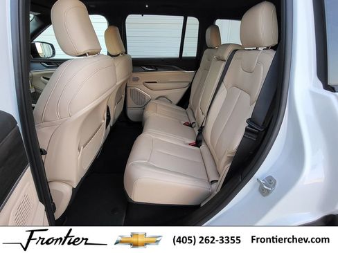 New 2025 Jeep Grand Cherokee Limited w/ Luxury Tech Group II image 26