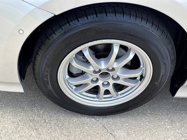 Used 2022 Toyota Prius LE FWD image 13