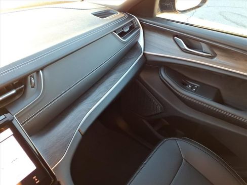 New 2025 Jeep Grand Cherokee Limited image 30