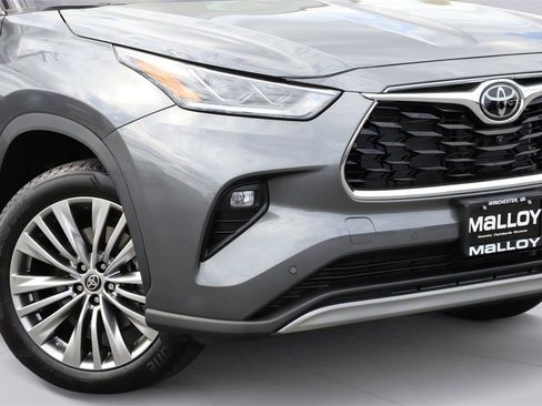 Used 2024 Toyota Highlander Platinum image 6