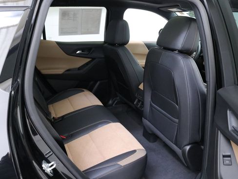 Used 2025 Chevrolet Equinox ACTIV w/ Safety and Technology Package image 27