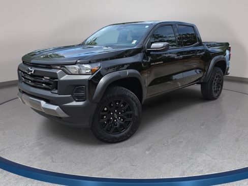 Used 2025 Chevrolet Colorado Trail Boss AWD/4WD image 1