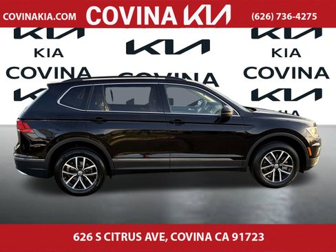 Used 2021 Volkswagen Tiguan SE w/ Panoramic Sunroof Package image 9