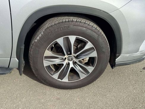 Used 2022 Toyota Highlander XLE image 9