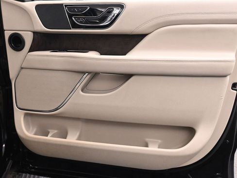 Used 2020 Lincoln Navigator Reserve w/ Cargo Convenience Package image 20