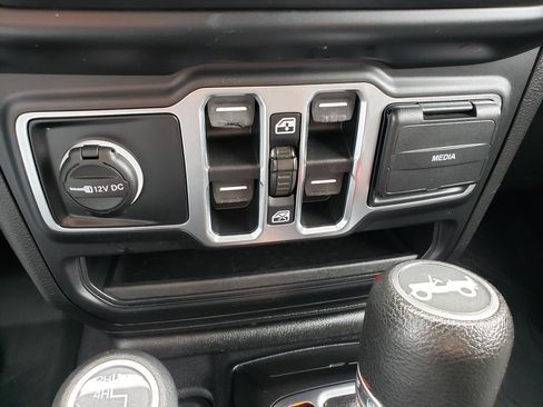 Used 2020 Jeep Wrangler Unlimited Sport S AWD/4WD image 17