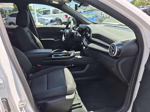 Used 2025 Chevrolet Equinox LT w/ Safety and Technology Package AWD/4WD image 33