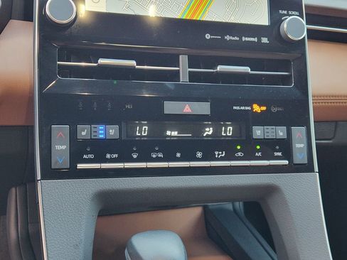 Used 2022 Toyota Avalon Limited w/ Advanced Safety Package image 18