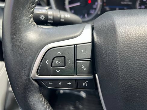 Used 2023 Toyota Highlander XLE FWD image 31