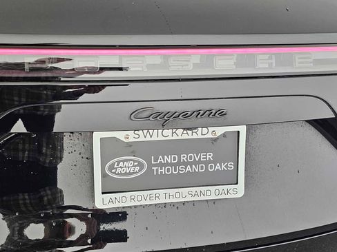 Used 2022 Porsche Cayenne Platinum Edition image 13