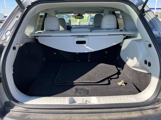 Used 2019 Jeep Cherokee Limited w/ Luxury Group FWD image 2
