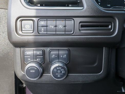 Used 2024 GMC Yukon SLT image 21