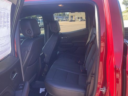Used 2024 Chevrolet Colorado LT w/ LT Convenience Package III RWD image 7