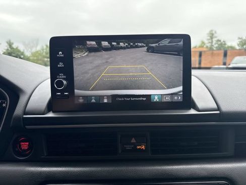 Used 2025 Honda Pilot EX-L image 18